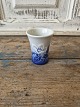 Karstens Antik præsenterer: B&G Julerose lille vase no. 672