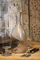 K&Co. præsenterer: Antik , 1800 tals svensk karaffel i snoet mundblæst glas.H: 28,5cm.