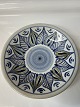 Antik Huset præsenterer: L. Hjorth Fad i Blå nuancer, Bornholmsk keramik.Diameter 26,5 cm.