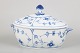 L'Art præsenterer: Royal Copenhagen Musselmalet Riflet, stor oval terrin.