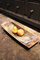 K&Co. præsenterer: Antikt svensk træfad med rest af original bemaling og en rigtig fin patina...