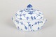 L'Art præsenterer: Royal Copenhagen Musselmalet Riflet, smørskål.