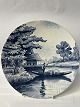 Villeroy & Boch, Platte Mand  i en båd er lastet med hø. Ø. 20,0 cm.