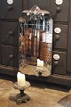 K&Co. præsenterer: Gammelt Venetiansk spejl med fine slebne blomster motiver og spejlglas med en fin patina...