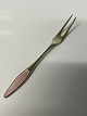 Antik Huset præsenterer: Frigast Sterling Sølv/Emalje Pålægsgaffel ForgyldtLængde 9,9 cm.