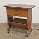 Kinnerup Antik & Porcelæn præsenterer: Avisbord med hjulteak58 cm