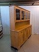 Skab med vitrineoverdel kr. 2500,-