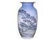 Royal Copenhagen Stor vase med landskab nær et ...