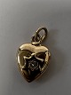 14 karat guld. Hjerte med indlagt diamant.Charms / ...