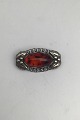 Danam Antik præsenterer: Georg Jensen Sterling Sølv Broche No. 223 (Rav)