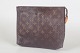L'Art præsenterer: Louis Vuitton pochette.