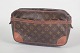 L'Art præsenterer: Louis Vuitton Compiègne clutch.