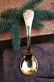 K&Co. præsenterer: Års juleske fra Georg Jensen (1976)i forgyldt sterlingsølv med emalje blomst.