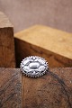 Antik oval sølv broche med blomer motiv...