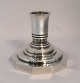 Lundin Antique præsenterer: Georg Jensen. Sterlingsølv lysestage (925). Model 691B. Design Harald Nielsen. ...