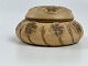 Skønvirke / Art Nouveau keramik lågkrukke fra Søholm med blomstermotiver