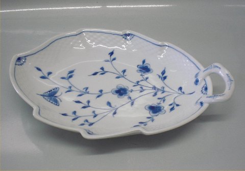 Klosterkælderen - B&G Blue Butterfly porcelain * 199 Leaf shaped