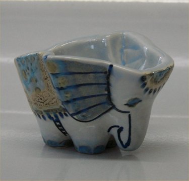 White and blue porcelain elephants small salt and pepper shakers.
