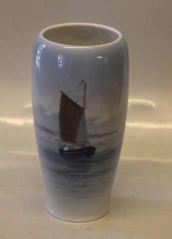 Klosterkælderen - Royal Copenhagen 2809-235 A Vase Sailship near the ...