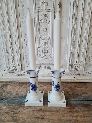 KAD ringen - Royal Copenhagen porcelain, Blue Flower braided; A pair of  candlesticks #8215 - Royal Copenhagen porcelain, Blue Flower braided; A  pair of candlesticks #8215