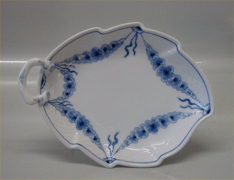 Klosterkælderen - B&G Empire tableware 199 Leaf shaped dish