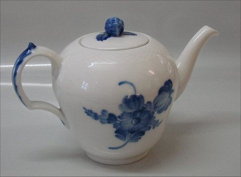 Klosterkælderen - 8244-10 Tea pot Danish Porcelain Blue Flower braided  Tableware * - 8244-10 Tea pot Danish Porcelain Blue Flower braided  Tableware *