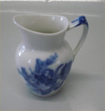 Vintage NEW Royal outlet Copenhagen Creamer Pitcher 1538 Blue Flowers Curved Excellent!