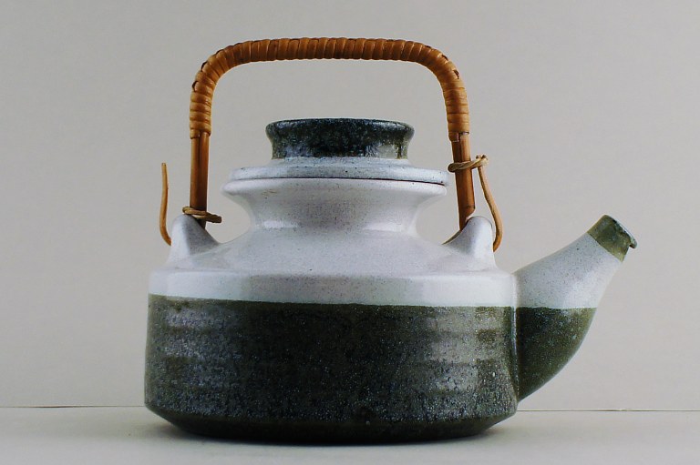 Large teapot in stoneware. Stamped "THO, Nittsjö, Made in Sweden".