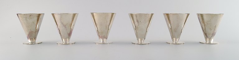 WIWEN NILSSON, set of 6 cocktail/Vodka goblets, sterling silver, Lund, Sweden 
1941-56. Conical on round foot.