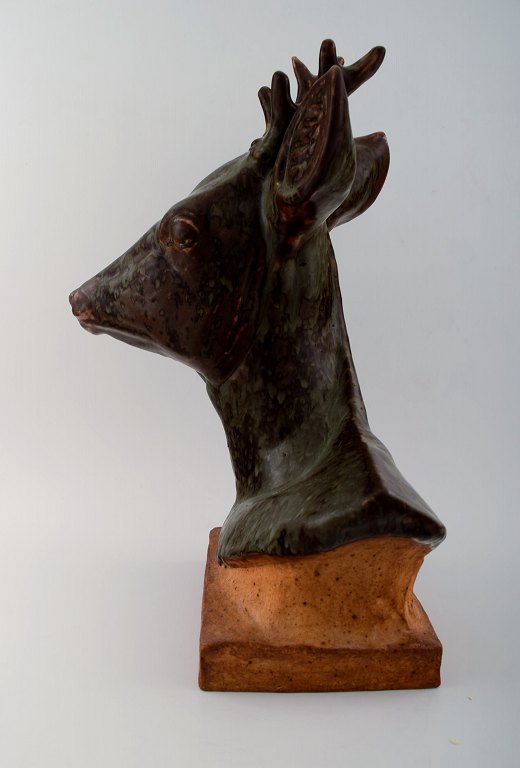 Karl Otto Johansen: Deer head. Large figure of stoneware, B & G, partially 
decorated in sung glaze.