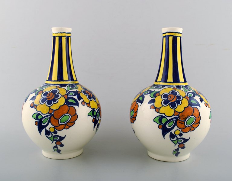 Boch Freres La Louvière, et par art deco keramikvaser.
1930/40´erne.