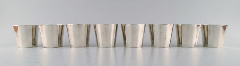 Sigvard Bernadotte for Gense. A set of 8 hunting/vodka beakers in plated silver.
