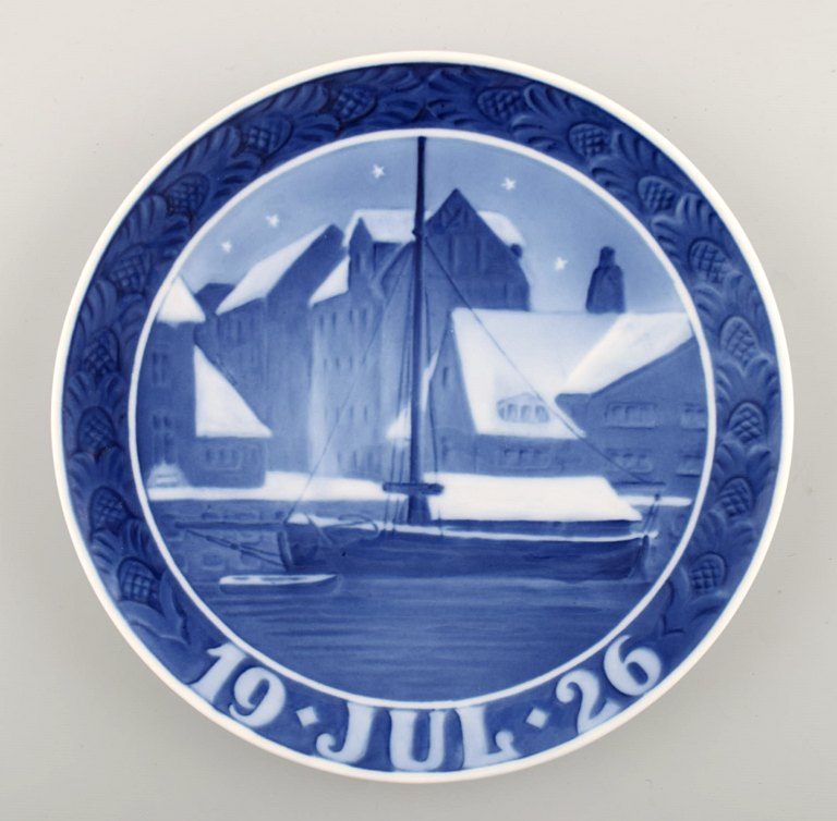 Royal Copenhagen, Christmas plate from 1926.
