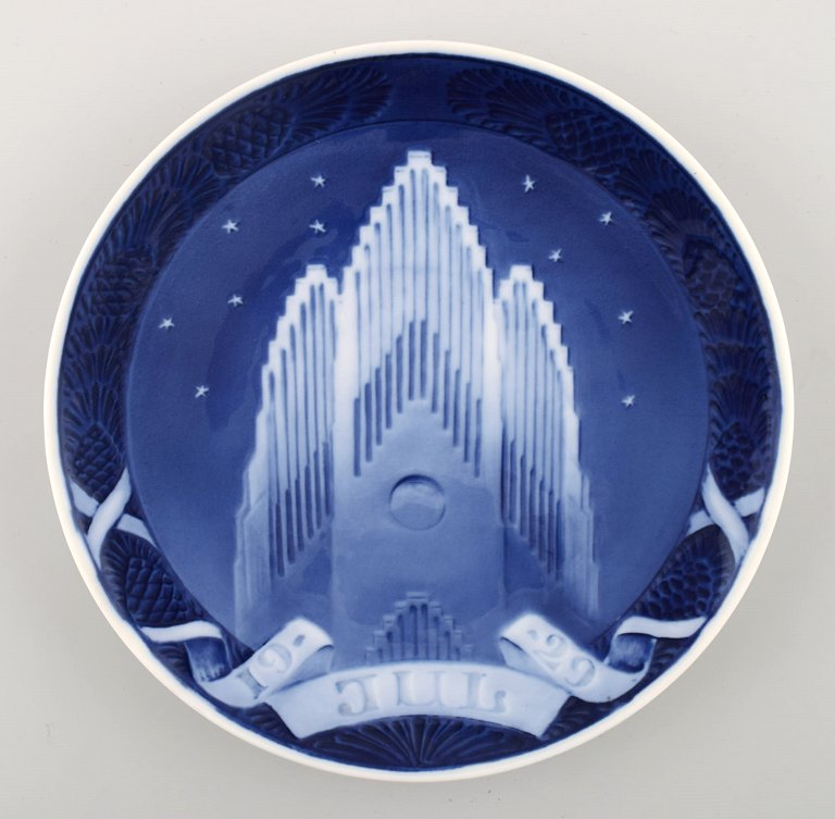 Royal Copenhagen, Christmas plate from 1929.
