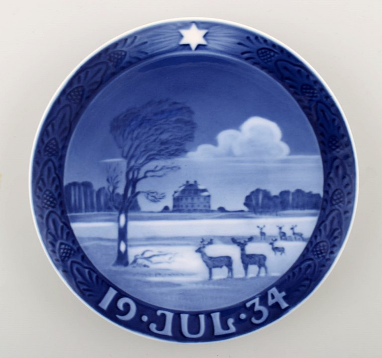 Royal Copenhagen, Christmas plate from 1934.

