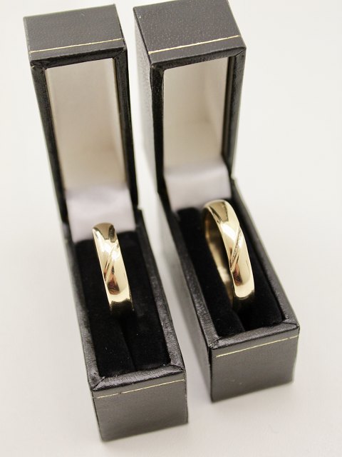 Et par 14 karat guld design ringe