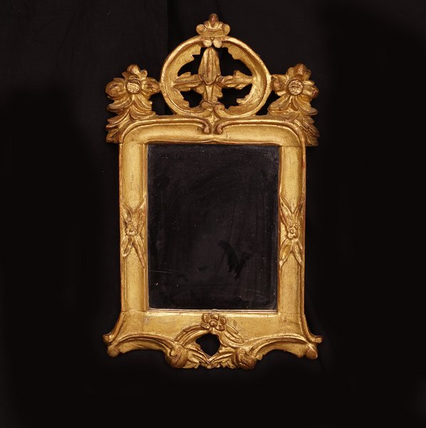 A small gilt Louis XVI mirror. Denmark circa 1780. 55x34cm