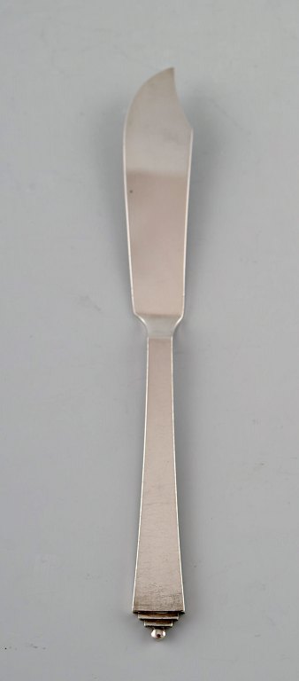 Georg Jensen Pyramid fish knife in sterling silver.
Designed by Harald Nielsen 1933-44. 2 pcs in stock.