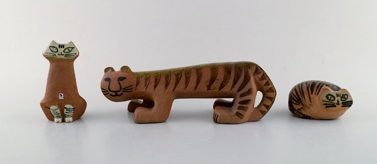 Lisa Larson for Gustavsberg. Three figures in glazed stoneware. Tiger and two 
cats. 1970