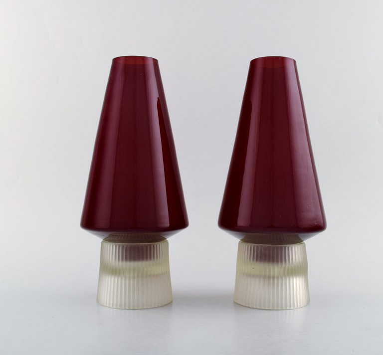 Per Lütken for Holmegaard. A pair of rare "Hygge" lamps for candles in red and 
clear art glass. Designed in 1958.