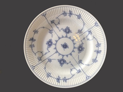 musselmalet riflet frokost tallerken nr.178
Royal Copenhagen
Porcelæn
Diameter 21,2 cm
1. sortering
1
