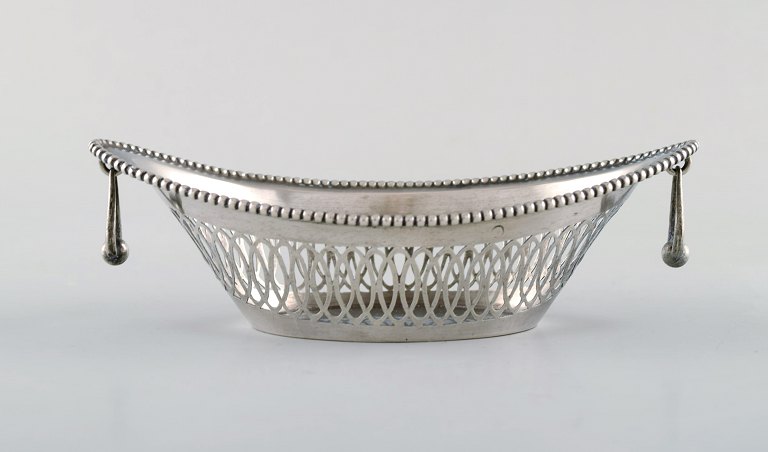 European silversmith. Silver bowl with reticulated decoration and handles. Ca. 
1900.