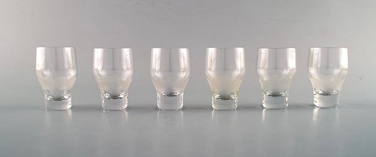 Bjørn Wiinblad (1918-2006) for Rosenthal. Seks"Lotus" glas i klart kunstglas 
dekoreret med lotusblomst. 1980