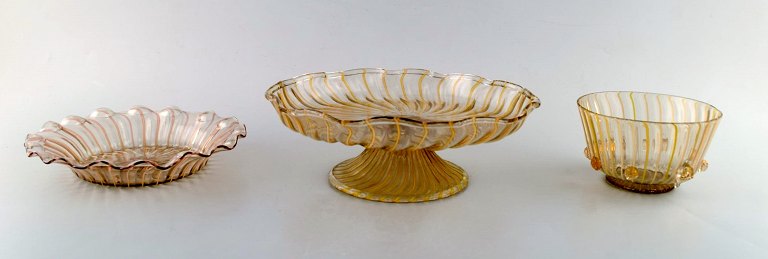 Barovier and Toso, Venice. Two art deco bowls and a compote in hand painted, 
mouth blown art glass with gold decoration. 1940