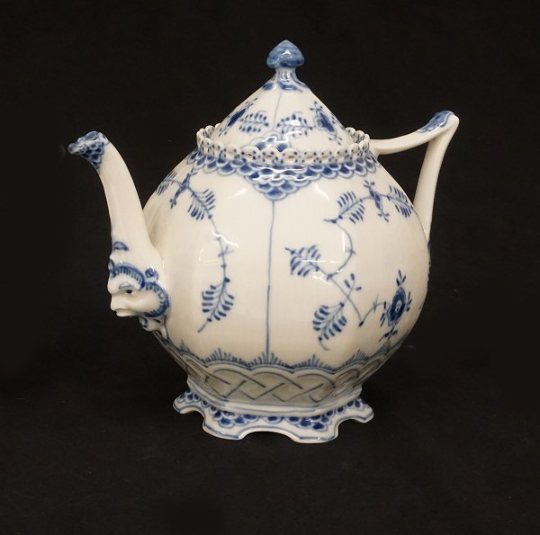 Royal Copenhagen blue fluted full lace tea pot. #1119. H: 19cm