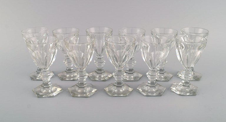 Baccarat, Frankrig. 11 "Harcourt 1841" glas i mundblæst krystalglas.  Midt 
1900-tallet.  
