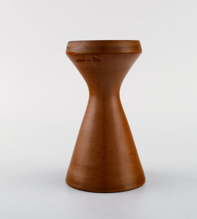 Erik Mornils for Nittsjö, Sweden. Vase in glazed ceramics. Beautiful glaze in 
brown shades. Mid-20th century.
