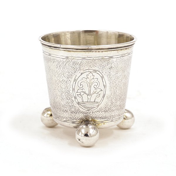 An early 18th century Danish silver cup by Christian Lübecker, Copenhagen, 1722. 
H: 6,6cm. W: 59gr
