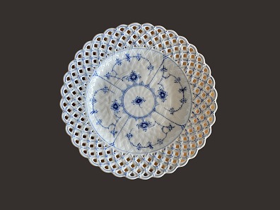 Plate, blue fluted full lace
Royal Copenhagen
D: 26 cm
