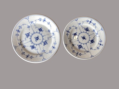 musselmalet hotelporcelæn/jernporcelæn 
royal Copenhagen
Frokosttallerken 19,5 cm, 300 KR pr. stk., kagetallerken 17,5 cm, 150 KR. pr. 
stk.
6  af hver
